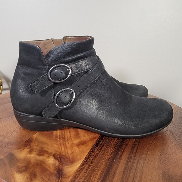Dansko Black LeatherAnkle Boots with Buckle Detail Size 41 - Picture 4 of 16